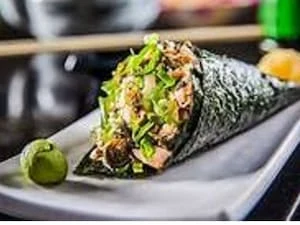 3 Temaki salmão grelhado completo+12 hot fila